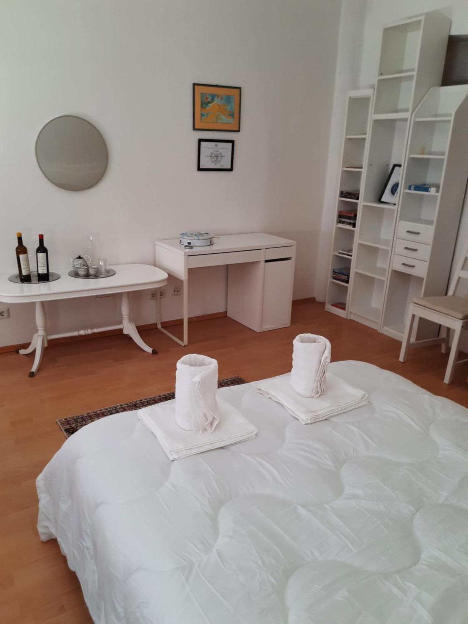 Romantic-1 Bedroom Apartment Wien